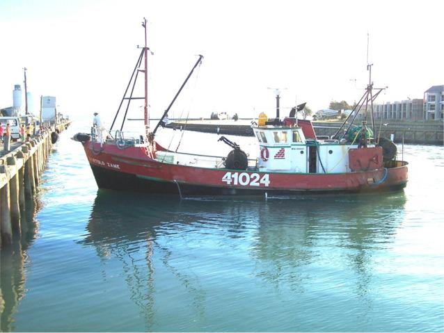 Fishing Boat in Gisborne Harbour - Port of Gisborne