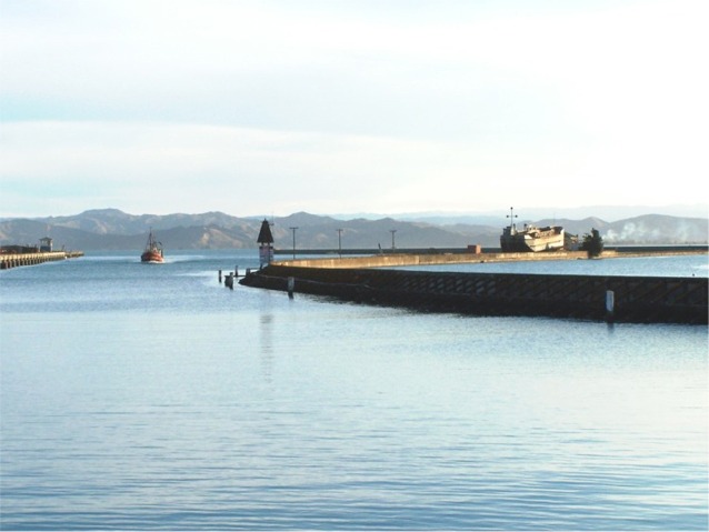 Fishing Boat entering Gisborne Harbour - Port of Gisborne
