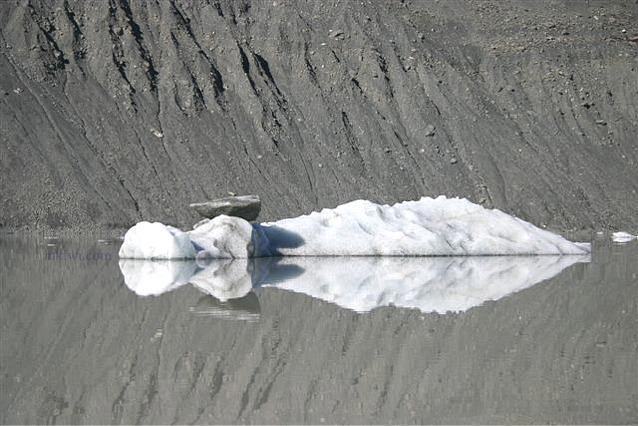 Iceberg on Tasman Glacier Lake